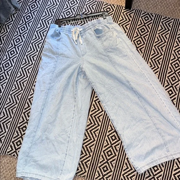 Universal Thread Light Blue Flare Jeans - Picture 5 of 6